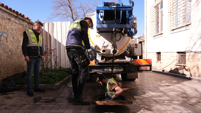 ASAT’tan Kaleiçi’nde kanalizasyon hattı temizliği